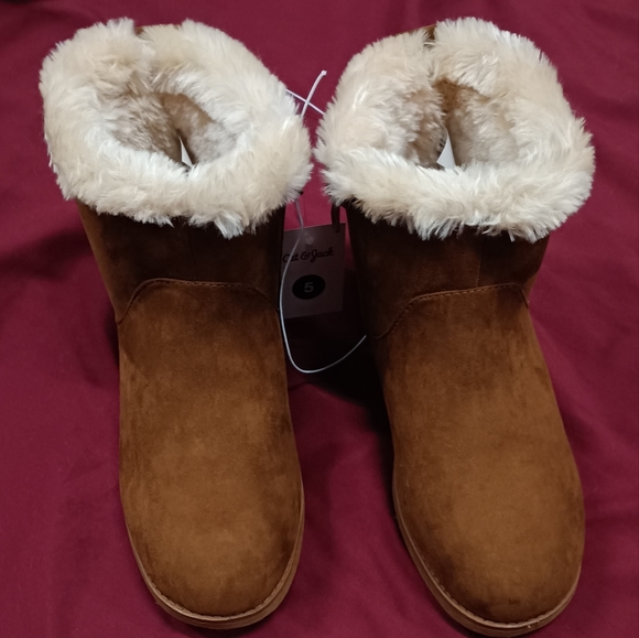 BNWT Girls Cat and Jack chestnut boots size 3 and size 5 - Picture 2 of 2